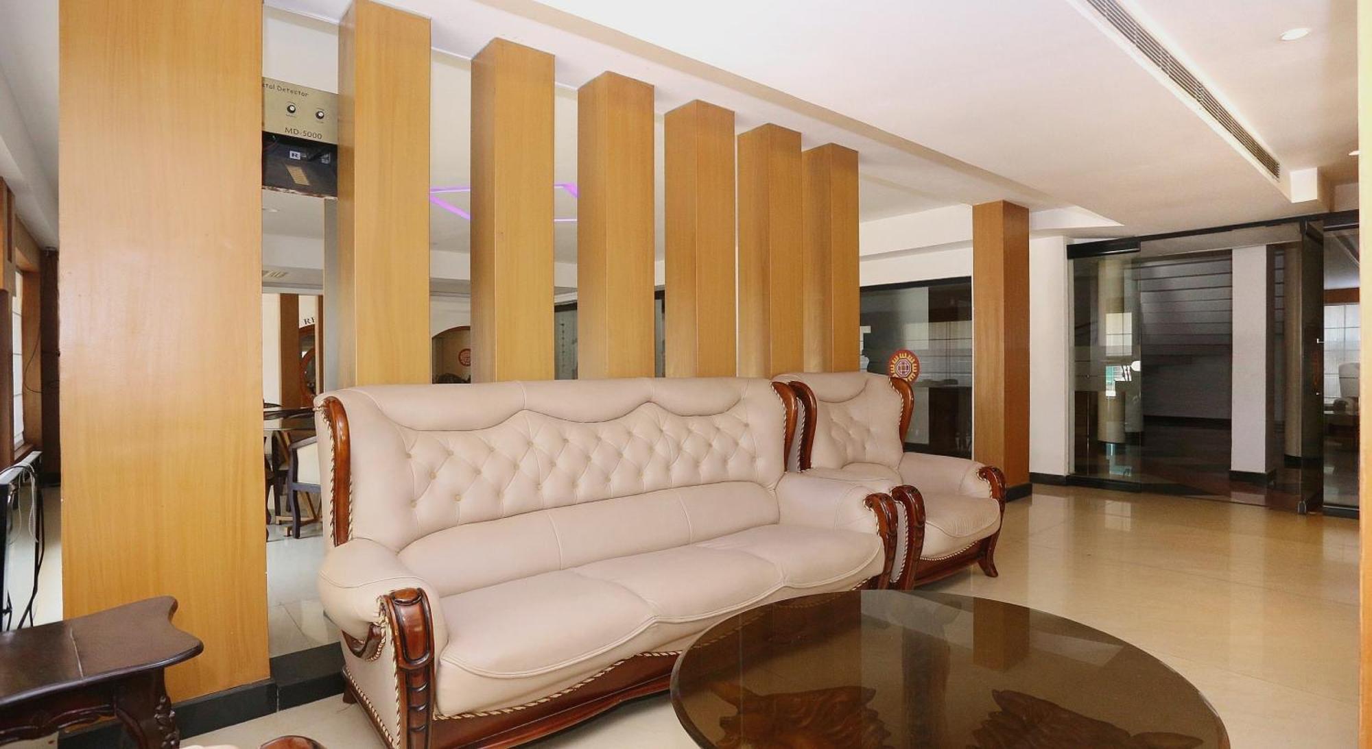 Super Townhouse Dona Castle Hotel Kollam Luaran gambar