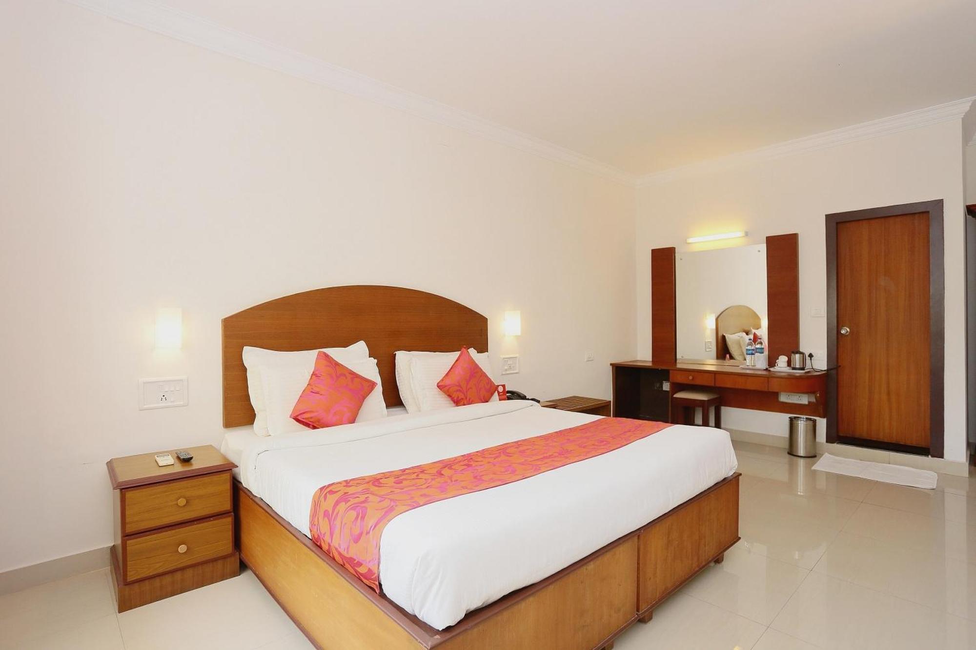 Super Townhouse Dona Castle Hotel Kollam Luaran gambar