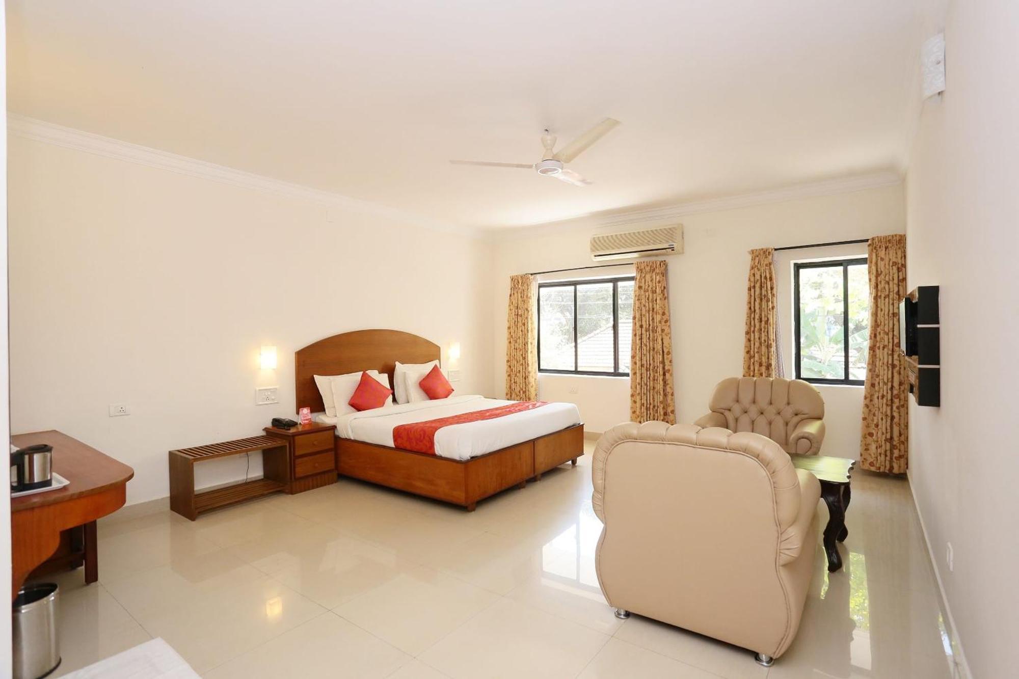 Super Townhouse Dona Castle Hotel Kollam Luaran gambar