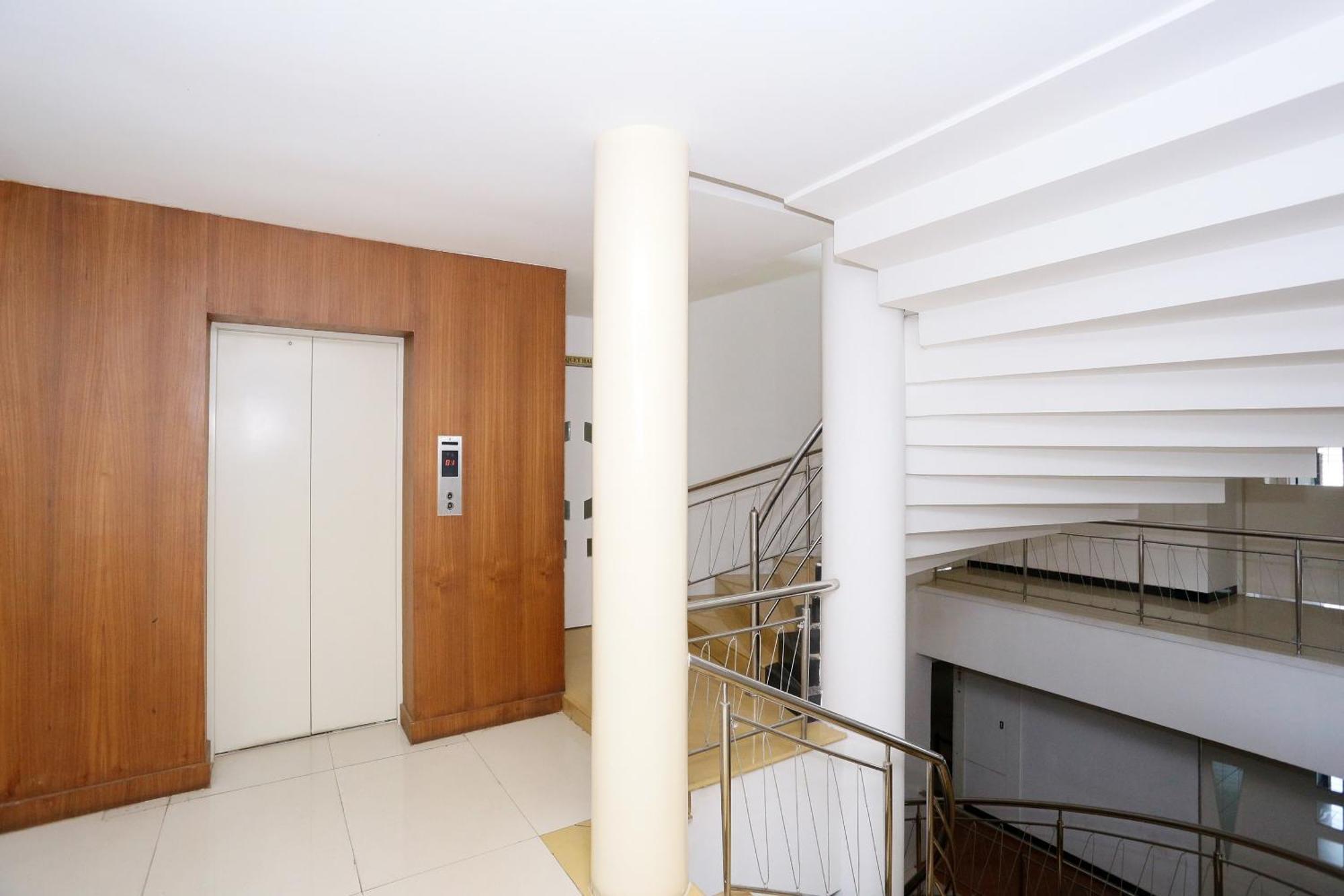 Super Townhouse Dona Castle Hotel Kollam Luaran gambar