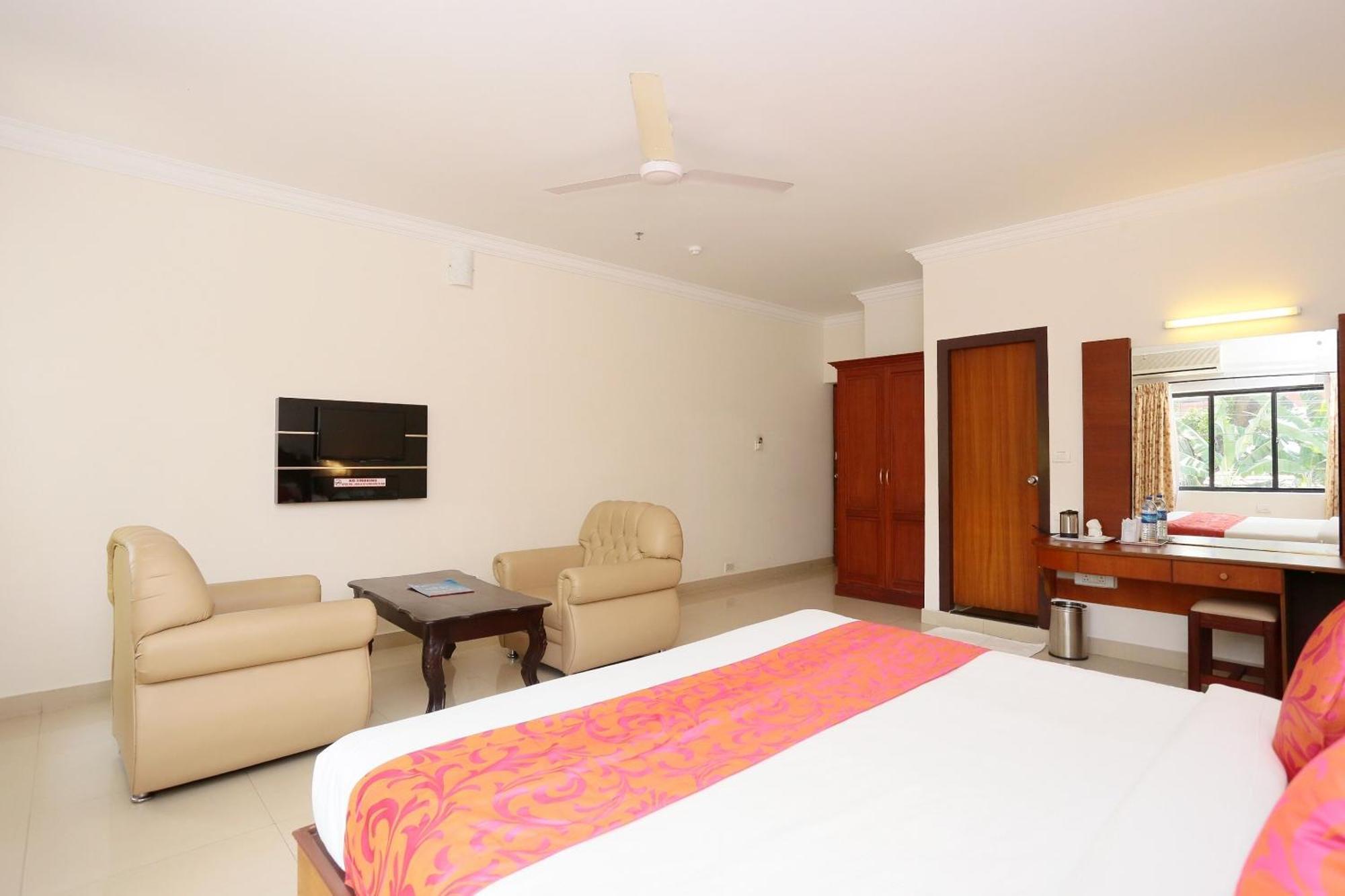 Super Townhouse Dona Castle Hotel Kollam Luaran gambar