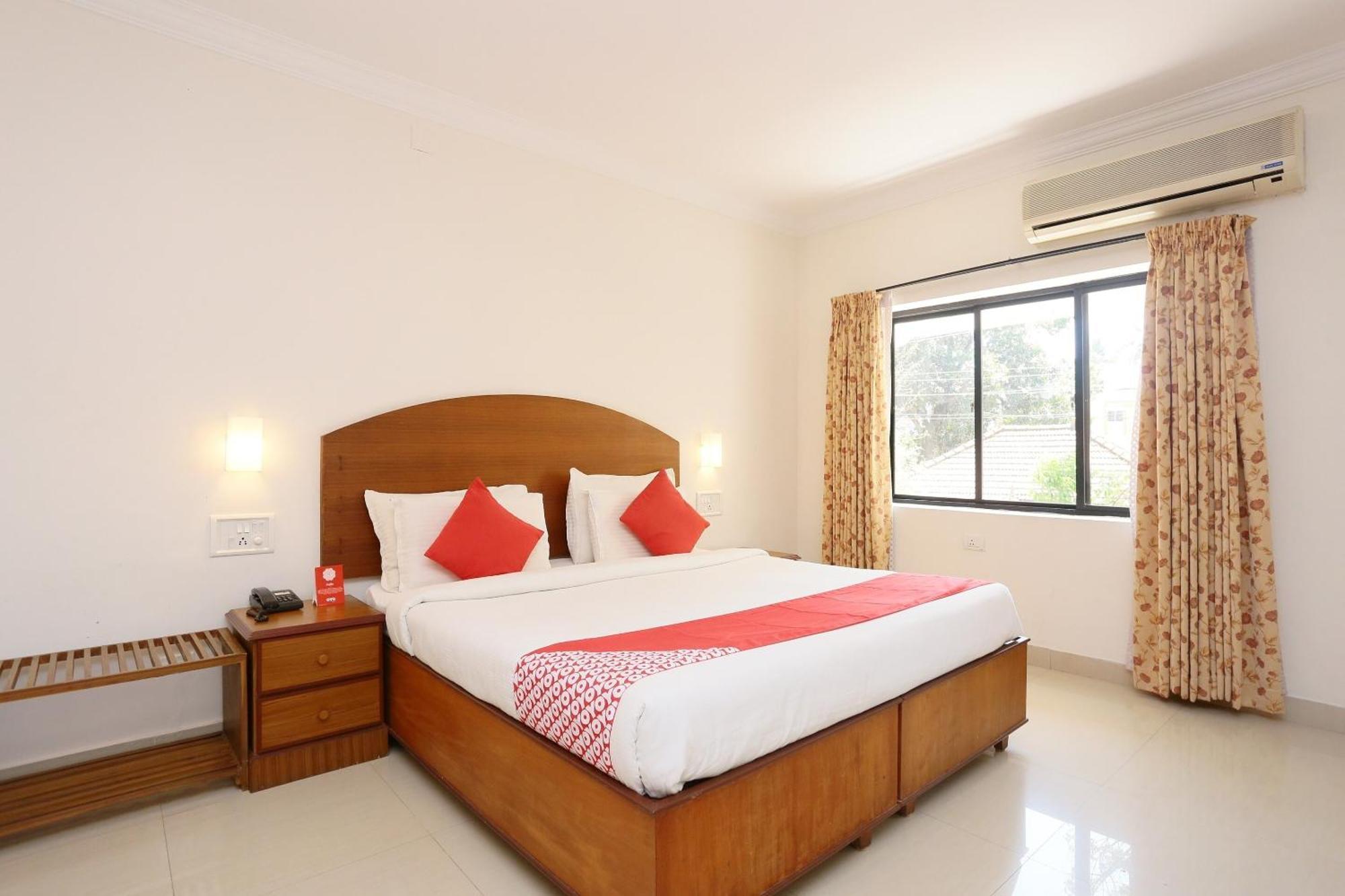 Super Townhouse Dona Castle Hotel Kollam Luaran gambar