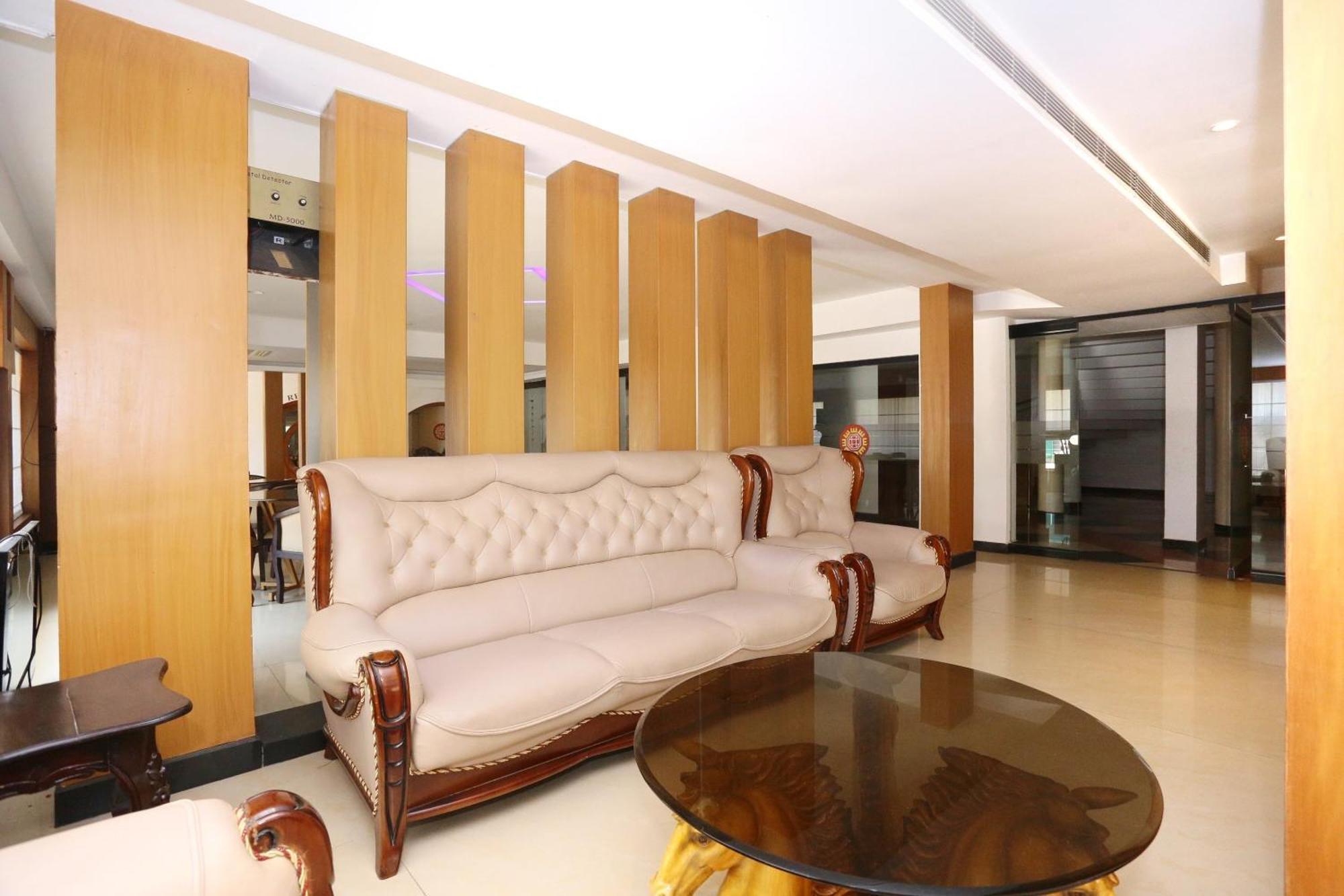 Super Townhouse Dona Castle Hotel Kollam Luaran gambar