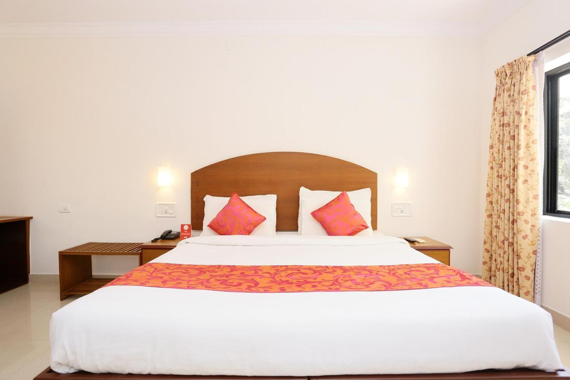 Super Townhouse Dona Castle Hotel Kollam Luaran gambar