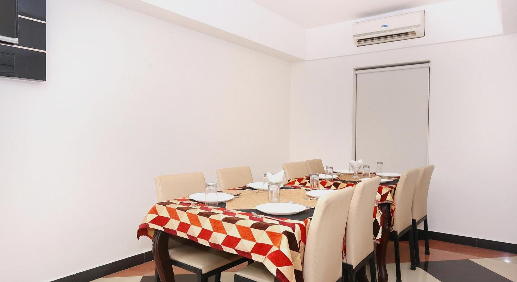 Super Townhouse Dona Castle Hotel Kollam Luaran gambar
