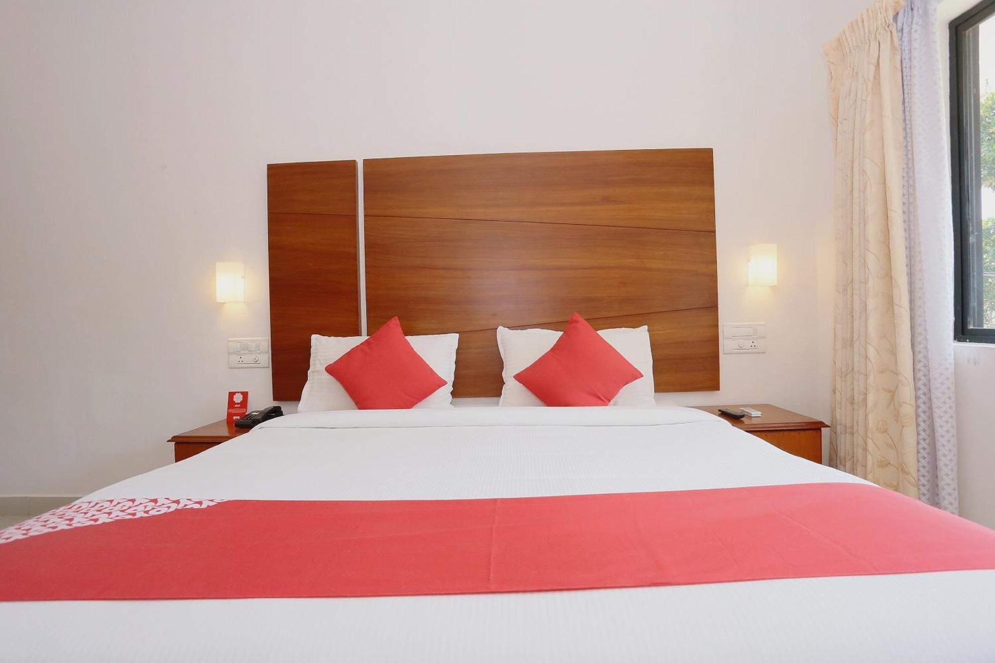 Super Townhouse Dona Castle Hotel Kollam Luaran gambar