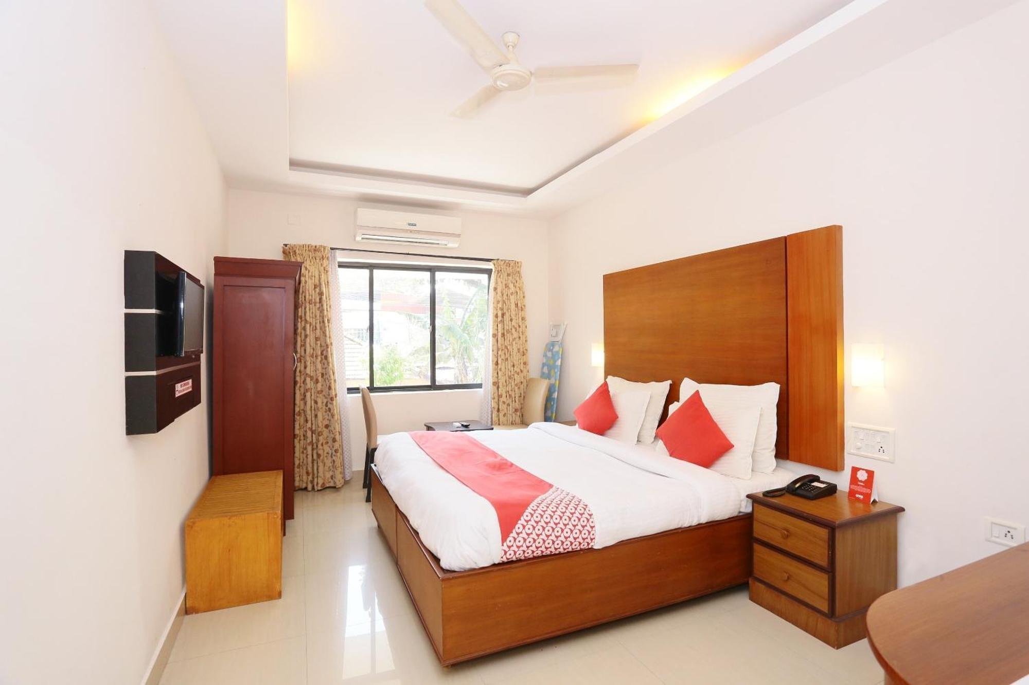 Super Townhouse Dona Castle Hotel Kollam Luaran gambar