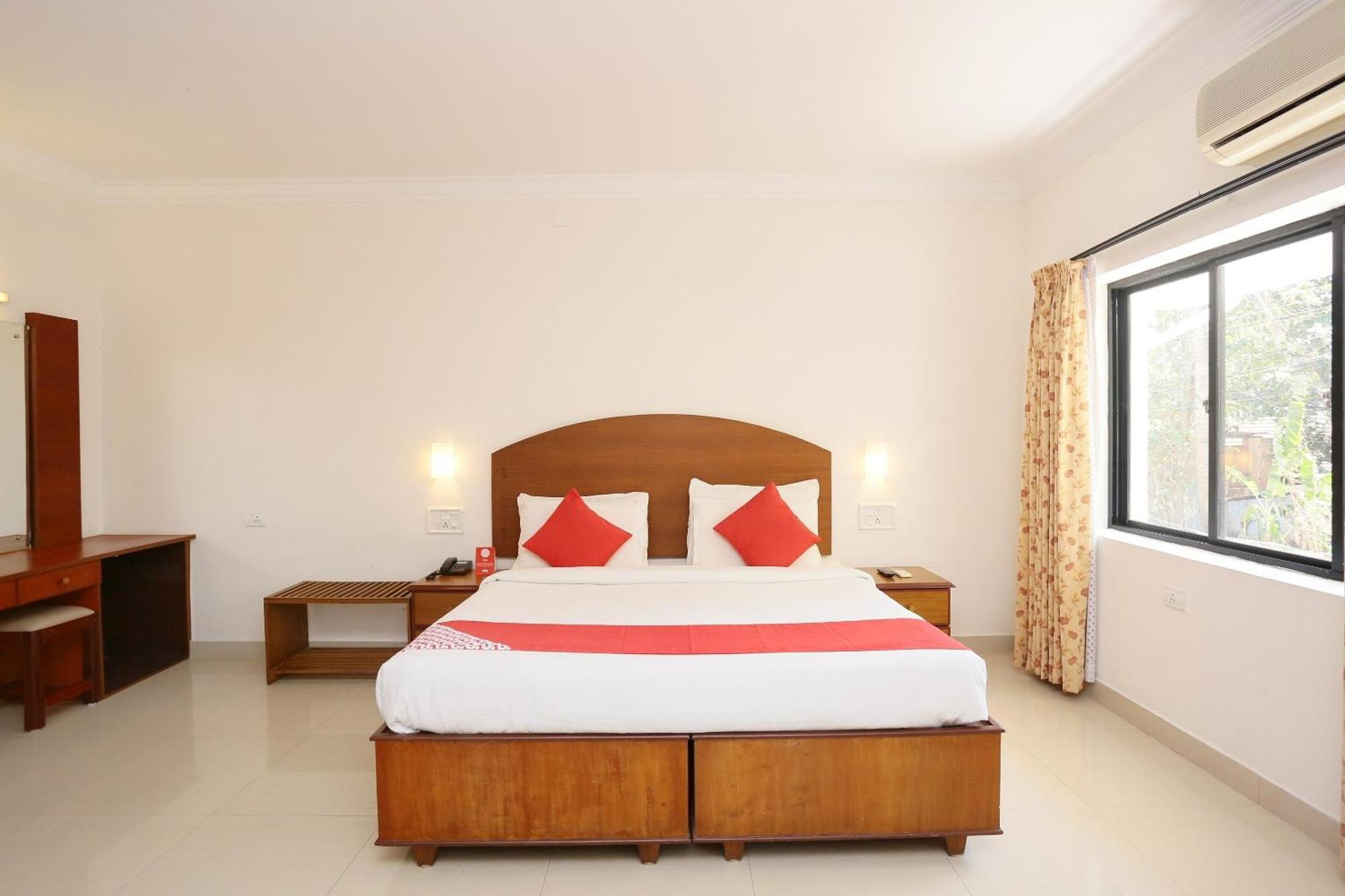 Super Townhouse Dona Castle Hotel Kollam Luaran gambar