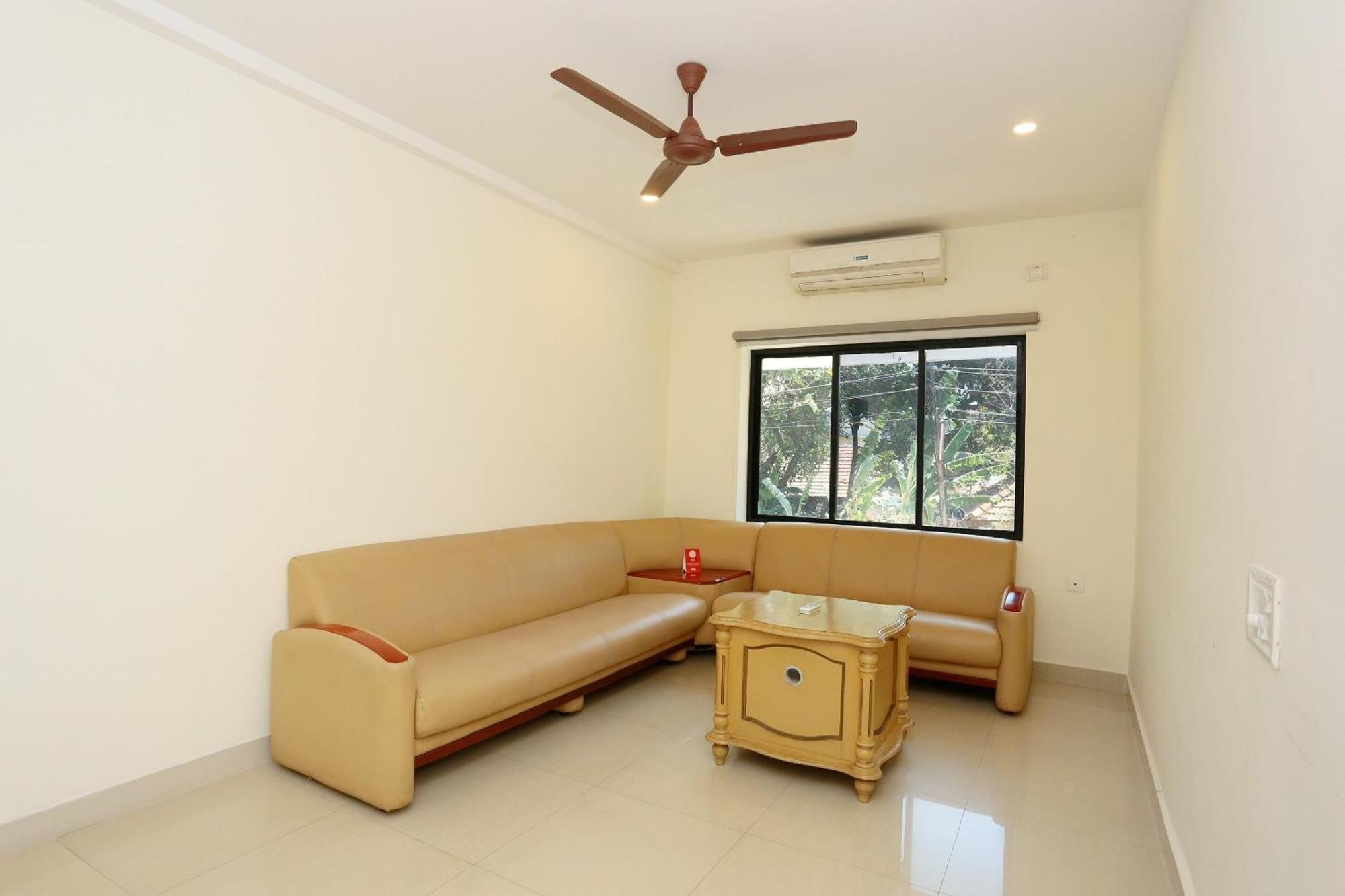 Super Townhouse Dona Castle Hotel Kollam Luaran gambar