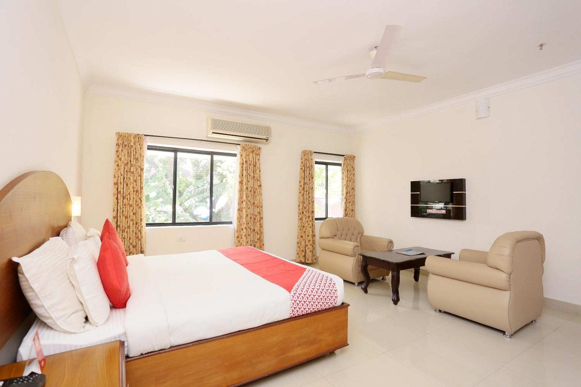Super Townhouse Dona Castle Hotel Kollam Luaran gambar