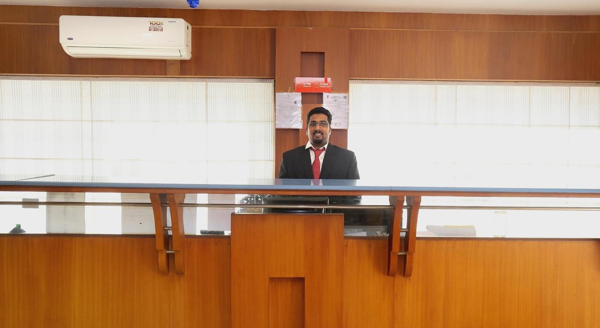Super Townhouse Dona Castle Hotel Kollam Luaran gambar