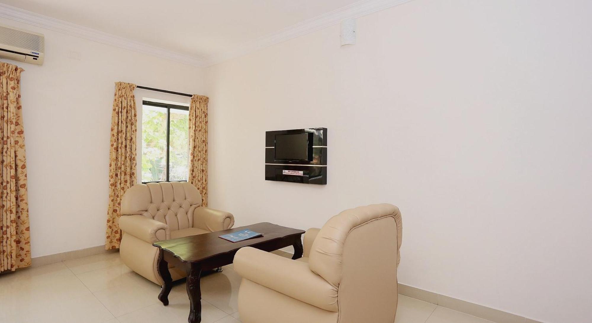 Super Townhouse Dona Castle Hotel Kollam Luaran gambar