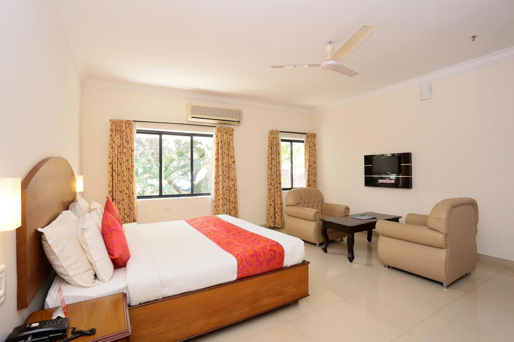 Super Townhouse Dona Castle Hotel Kollam Luaran gambar