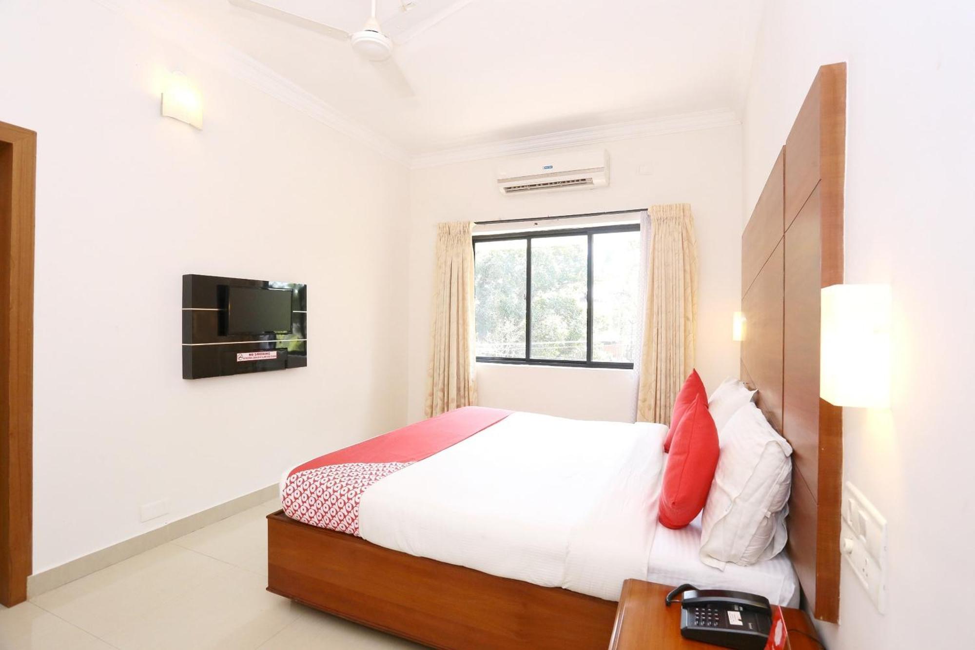 Super Townhouse Dona Castle Hotel Kollam Luaran gambar