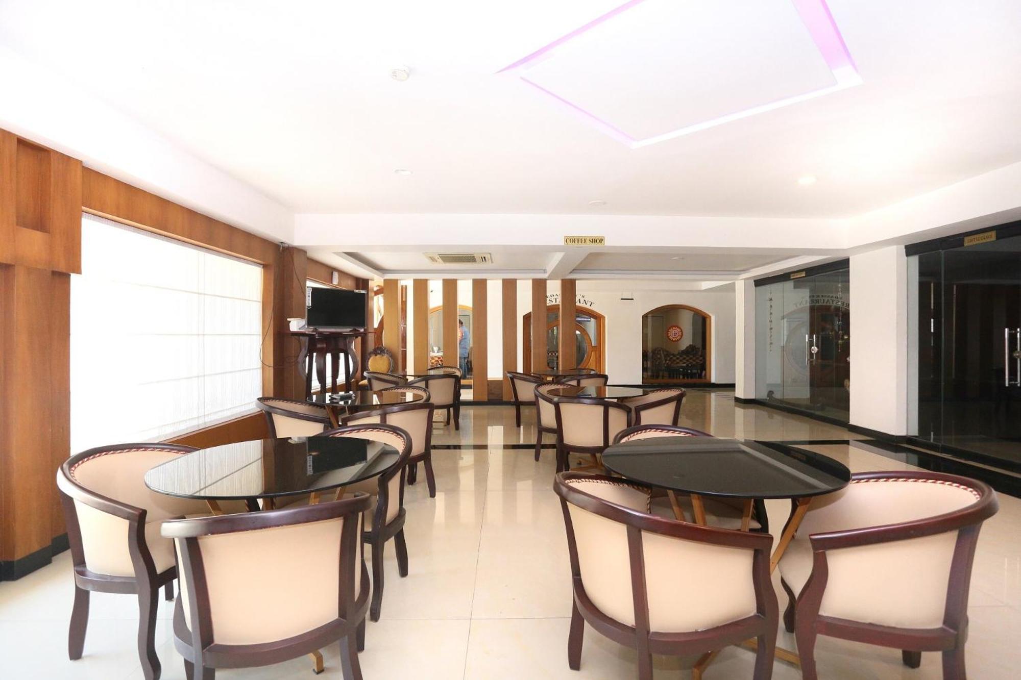 Super Townhouse Dona Castle Hotel Kollam Luaran gambar