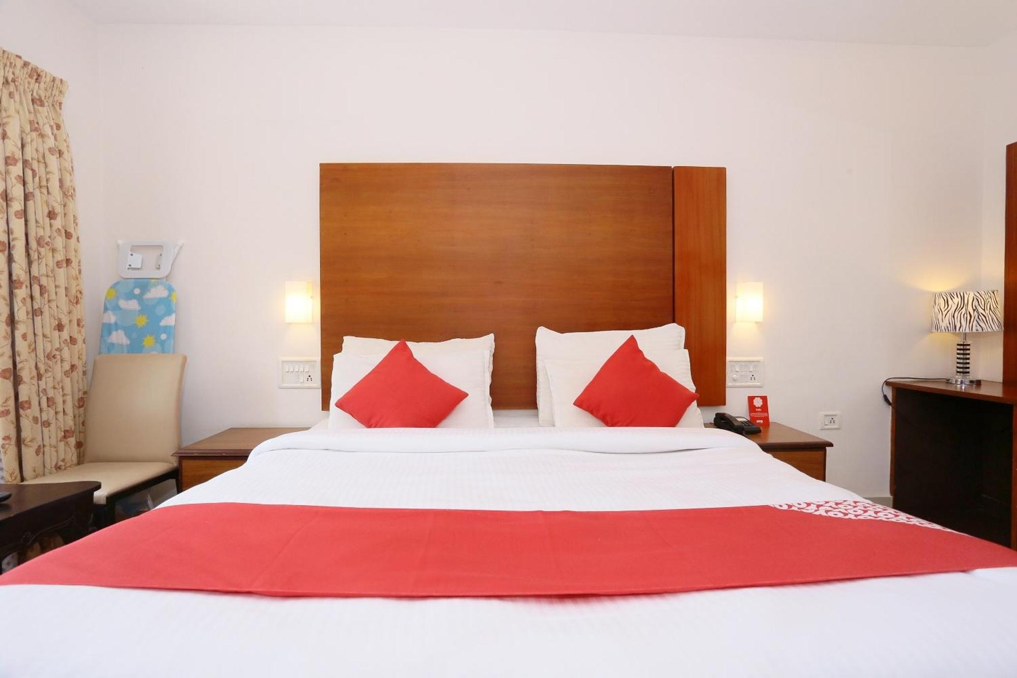 Super Townhouse Dona Castle Hotel Kollam Luaran gambar