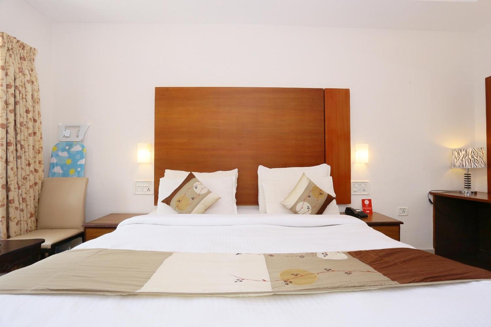 Super Townhouse Dona Castle Hotel Kollam Luaran gambar