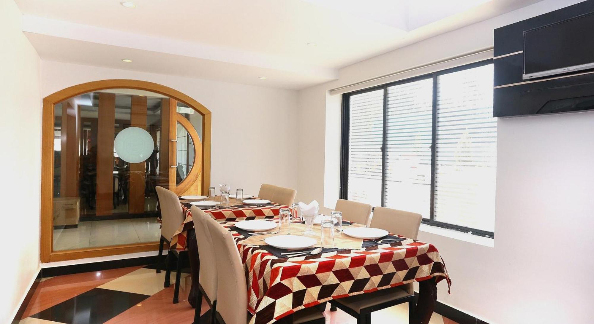 Super Townhouse Dona Castle Hotel Kollam Luaran gambar
