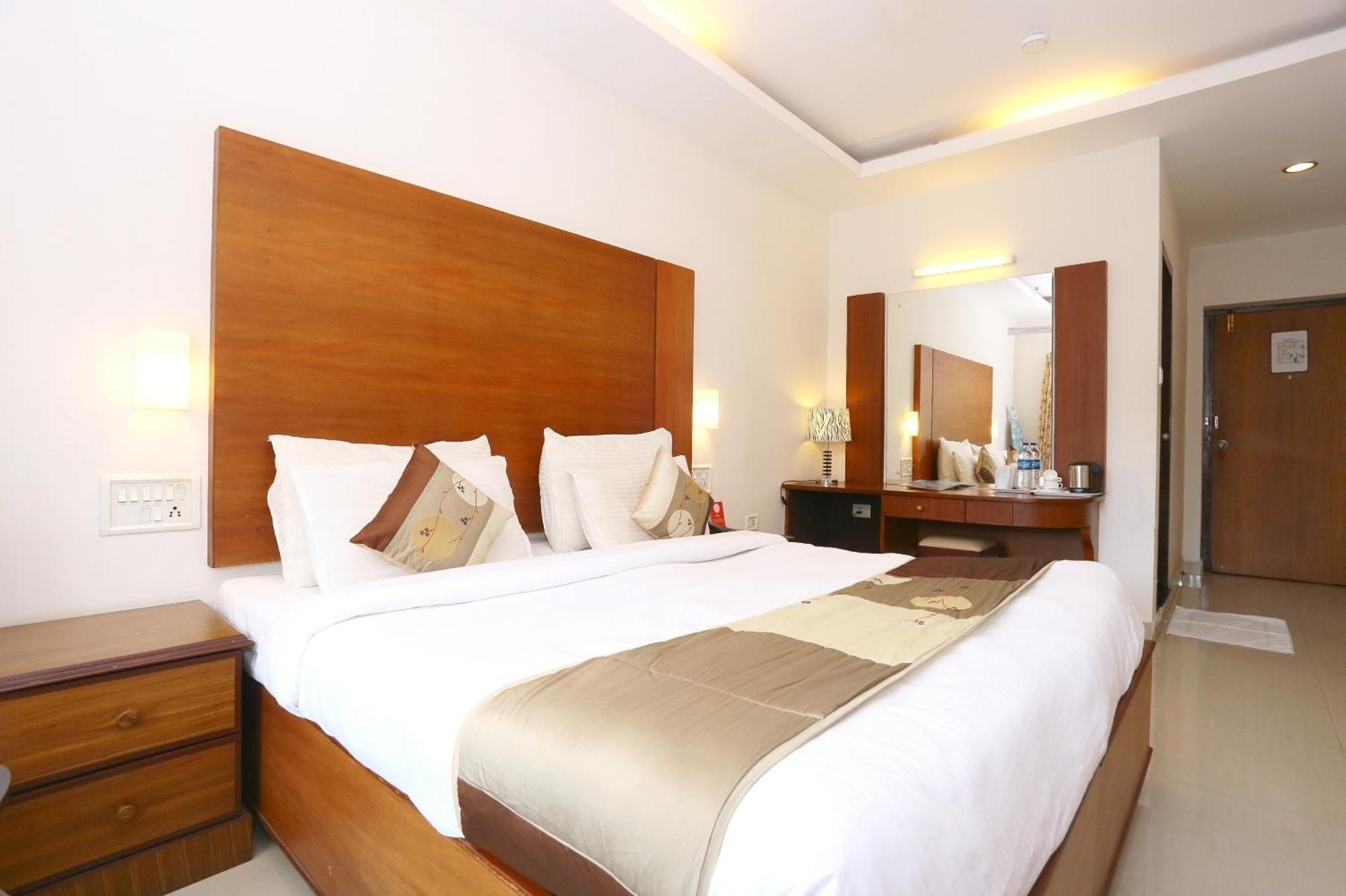 Super Townhouse Dona Castle Hotel Kollam Luaran gambar