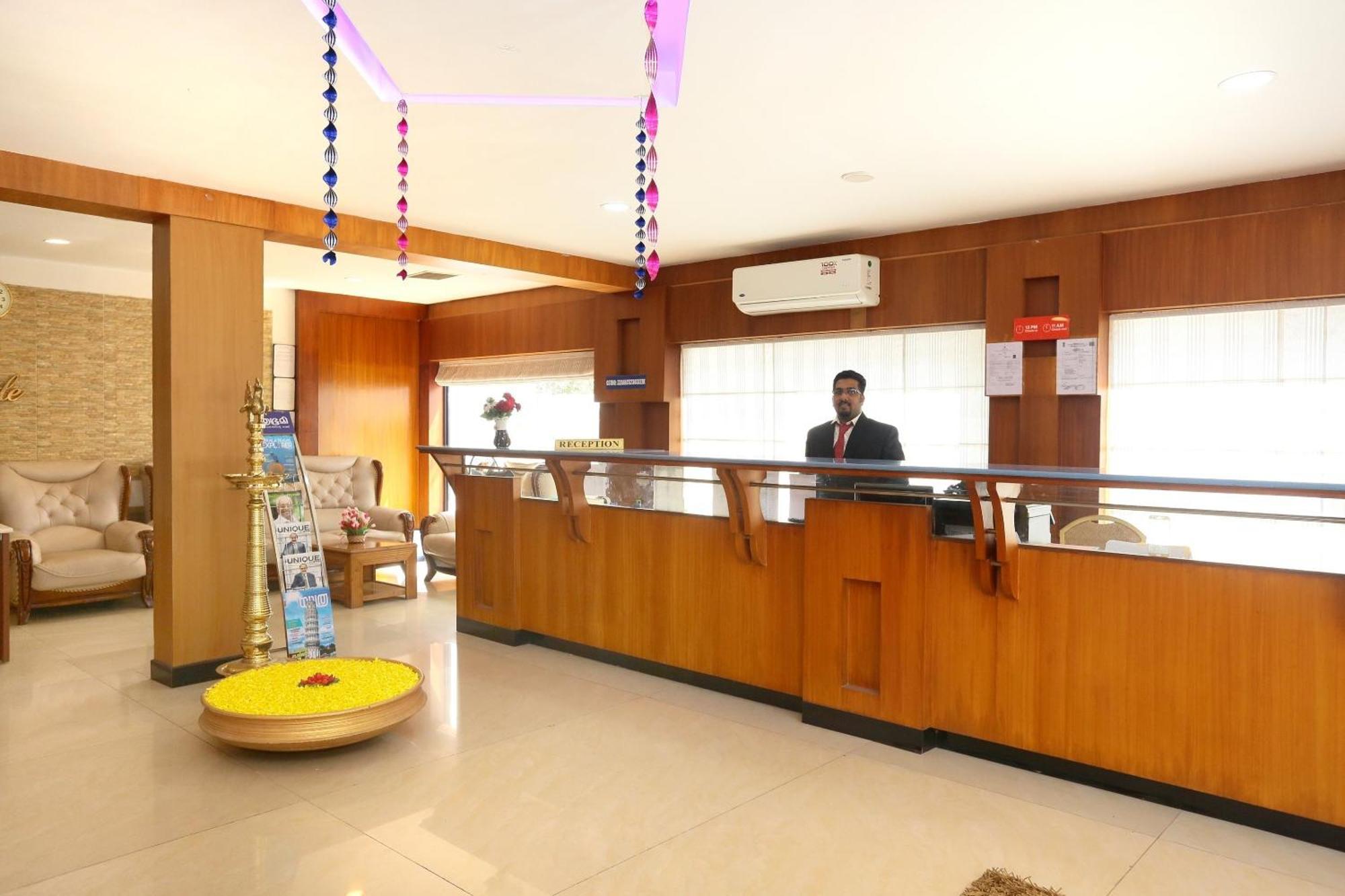 Super Townhouse Dona Castle Hotel Kollam Luaran gambar