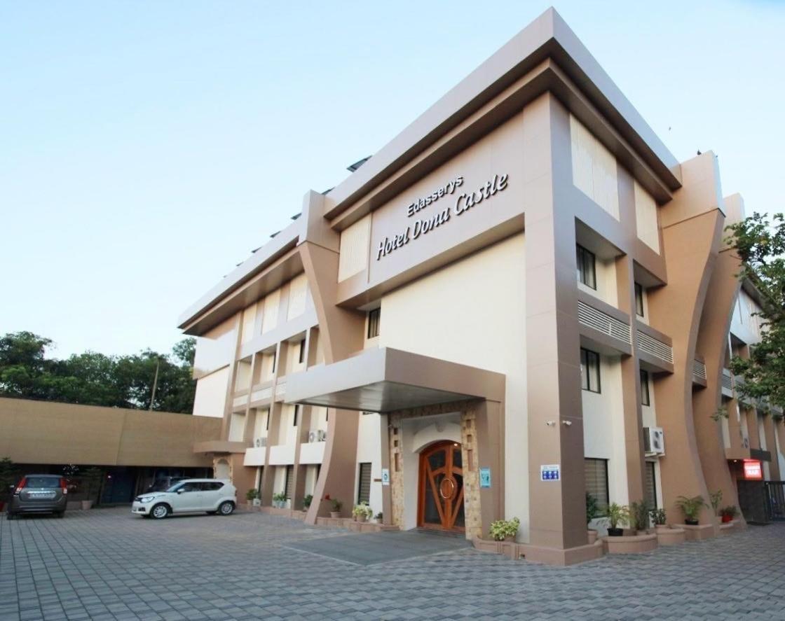 Super Townhouse Dona Castle Hotel Kollam Luaran gambar